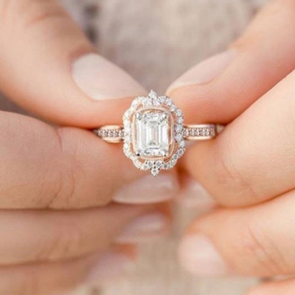 NEW💍18K ROSE GOLD DIAMOND HALO CUT RING - Picture 2 of 3